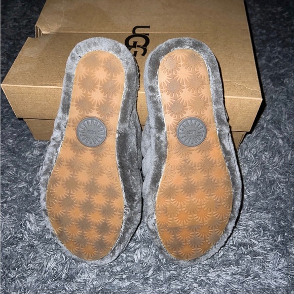 UGG furry slides size 7 - Picture 3 of 4